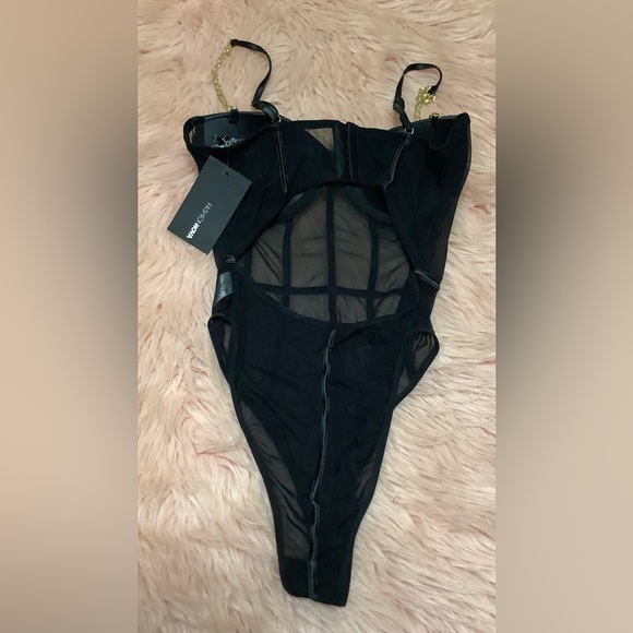 Fashion Nova chain to you bodysuit - Picture 7 of 9
